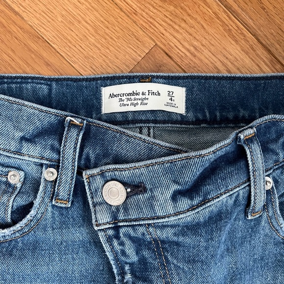 NWOT Ultra High Rise 90s Straight Jean - Picture 2 of 7